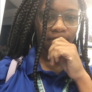 Meet your Posher, Anaya